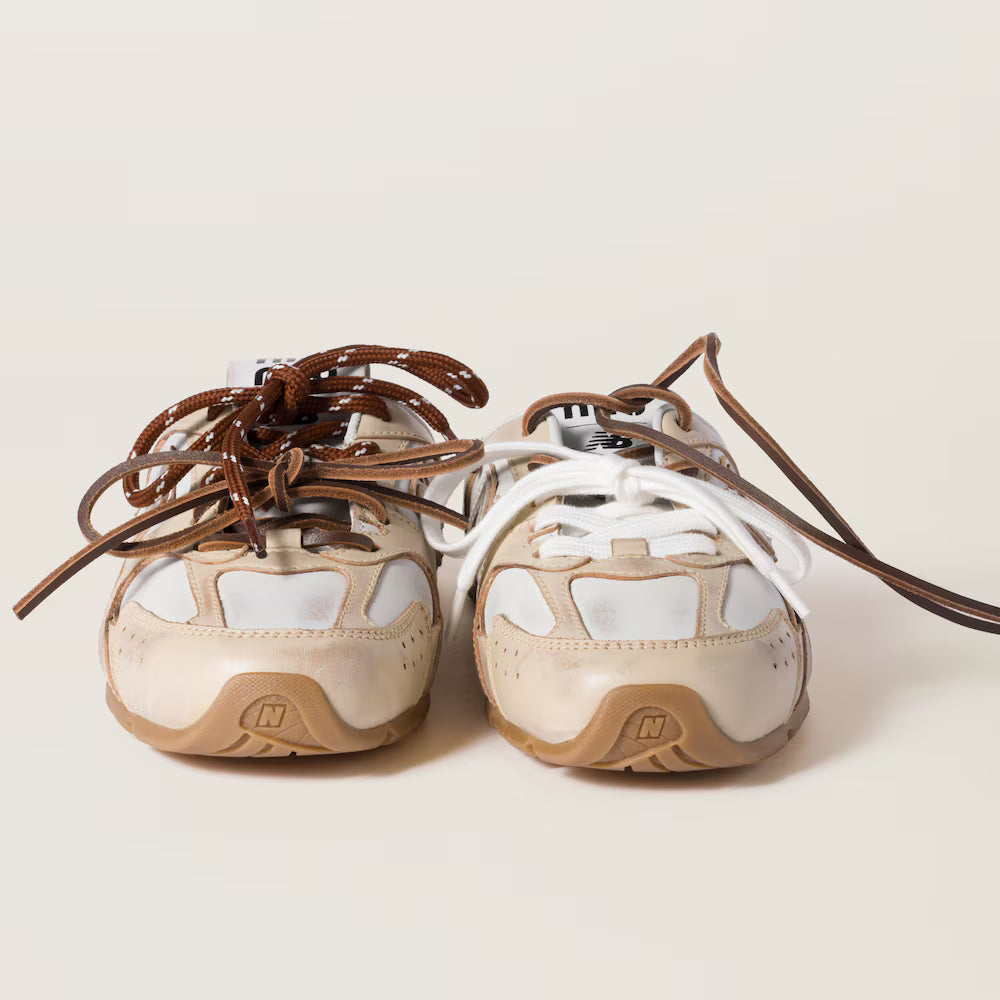 530 SL Mules – Cuir Blanchi & Semelle Gomme Gris Travertin Édition Blanche