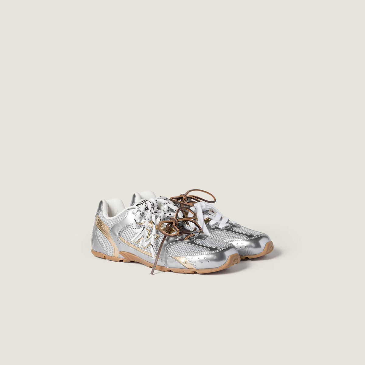 530 SL Runner – Mesh Métallique Gris & Accents Dorés
