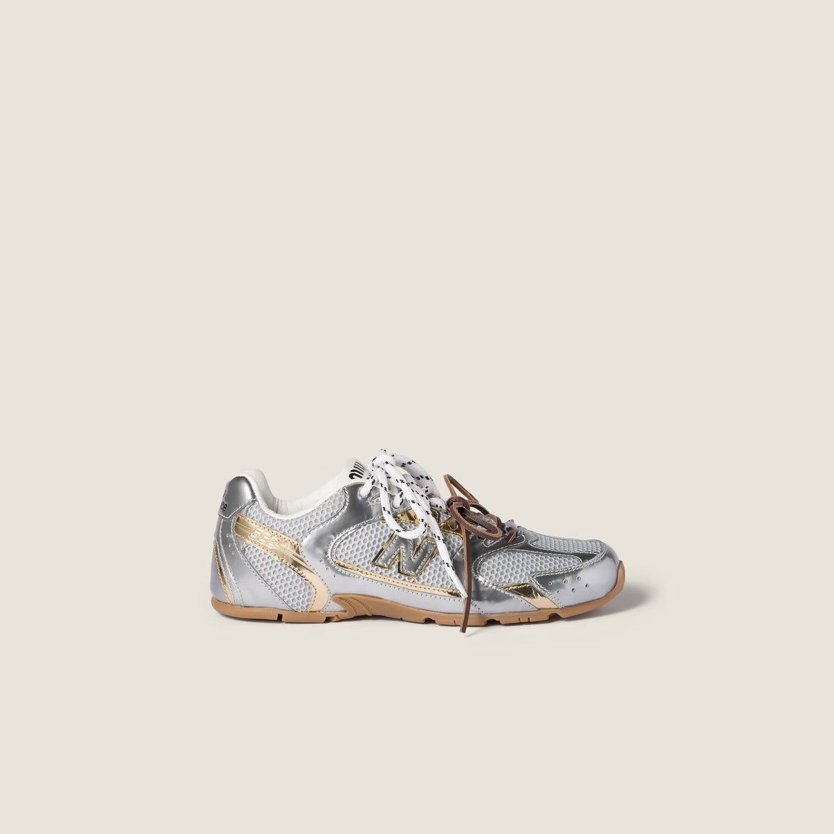 530 SL Runner – Mesh Métallique Gris & Accents Dorés