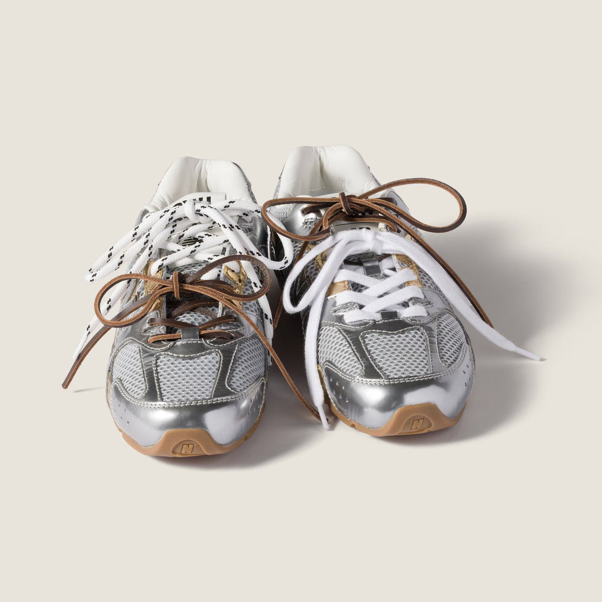 530 SL Runner – Mesh Métallique Gris & Accents Dorés